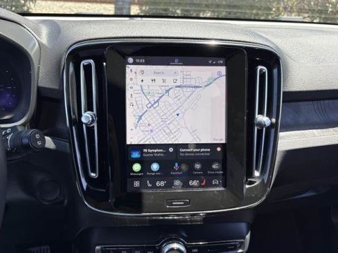 Used 2023 Volvo XC40 Recharge Core AWD/4WD image 9
