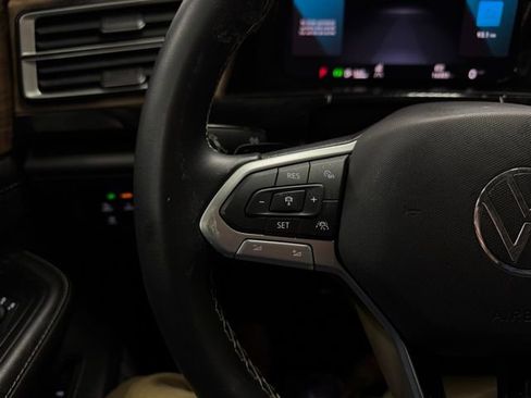 Used 2025 Volkswagen Atlas SE image 25