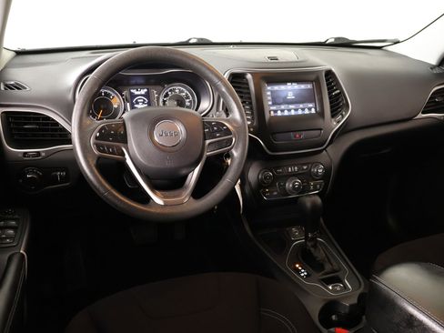 Used 2020 Jeep Cherokee Latitude FWD image 2