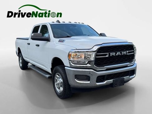 Used 2022 RAM 2500 Tradesman w/ Chrome Appearance Group AWD/4WD image 3