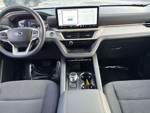 Used 2025 Ford Explorer Active image 32