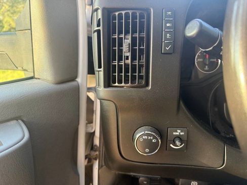 Used 2022 Chevrolet Express 3500 w/ Power Convenience Package RWD image 21