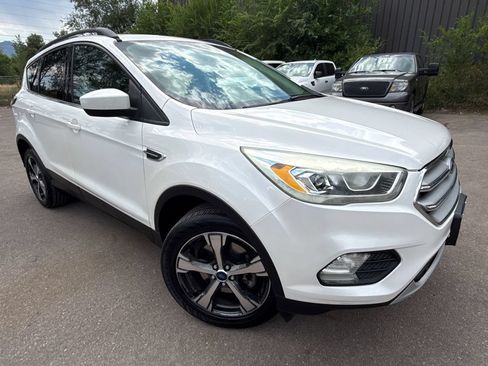 Used 2017 Ford Escape SE w/ SE Leather Comfort Package FWD image 1