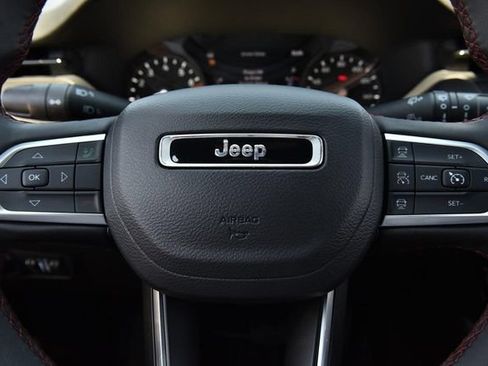 Used 2025 Jeep Compass Trailhawk AWD/4WD image 20