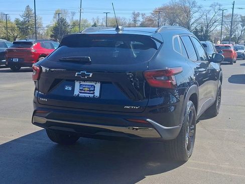New 2026 Chevrolet Trax ACTIV w/ Sunroof Package FWD image 2