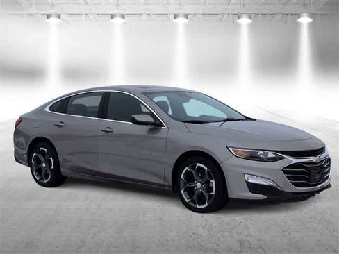 Used 2023 Chevrolet Malibu LT image 2