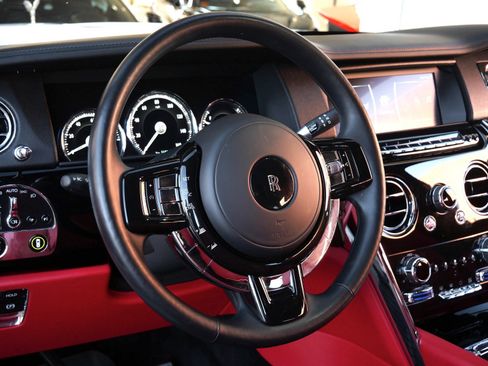 Used 2022 Rolls-Royce Cullinan w/ Cullinan Package image 17