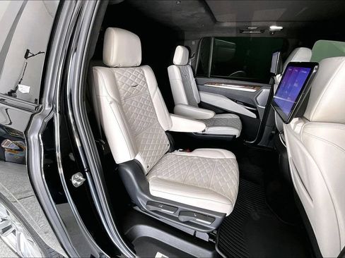 Used 2025 Cadillac Escalade ESV Sport Platinum AWD/4WD image 35