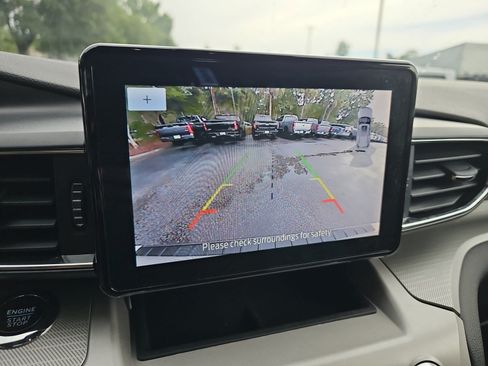 Used 2023 Ford Explorer XLT w/ Equipment Group 202A AWD/4WD image 27