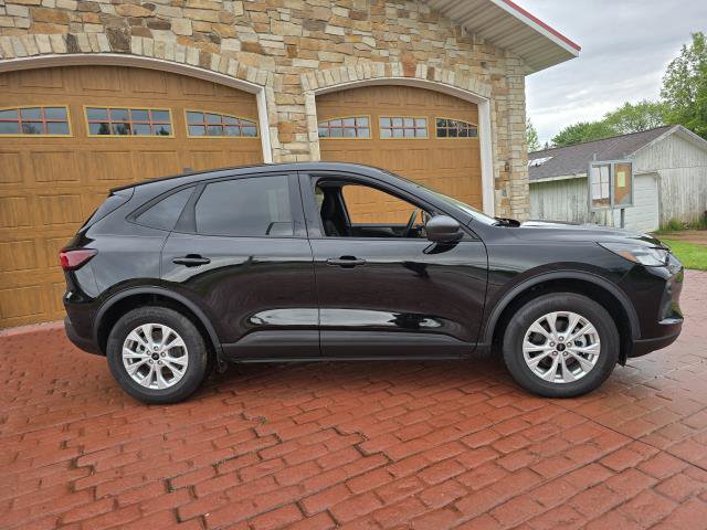 Used 2025 Ford Escape Active AWD/4WD image 2