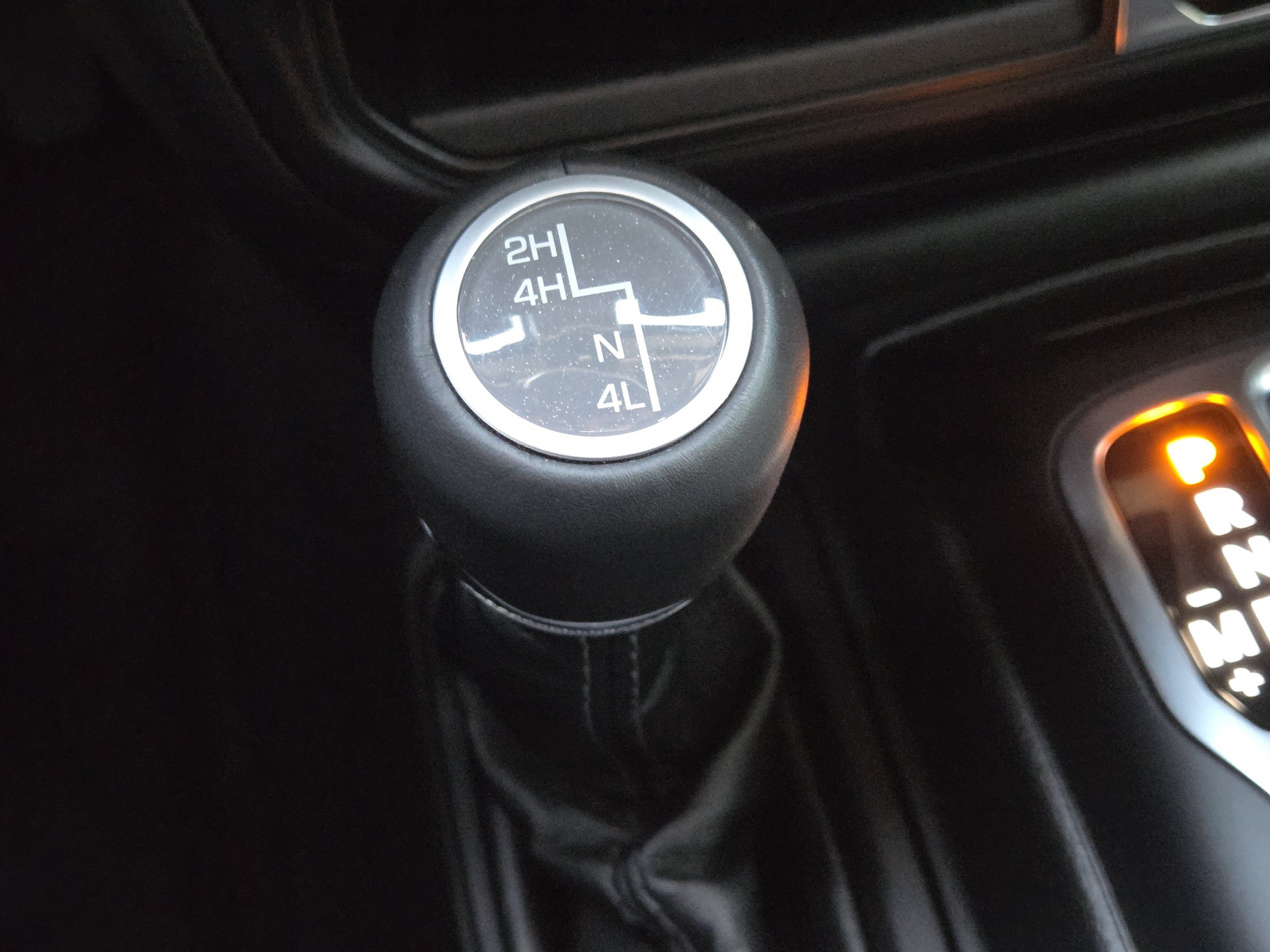 Used 2024 Jeep Wrangler Unlimited Sahara w/ Technology Group AWD/4WD image 15