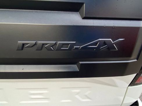 Used 2025 Nissan Frontier PRO-4X AWD/4WD image 12