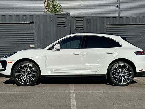Used 2023 Porsche Macan image 2