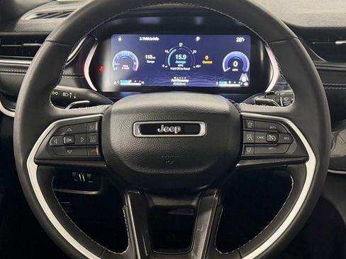 Used 2023 Jeep Grand Cherokee Altitude image 17