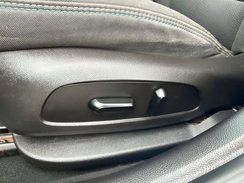 Used 2017 Chevrolet Cruze LT w/ Convenience Package FWD image 10