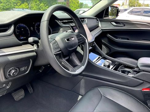 Used 2023 Jeep Grand Cherokee Limited w/ Black Appearance Package RWD image 13