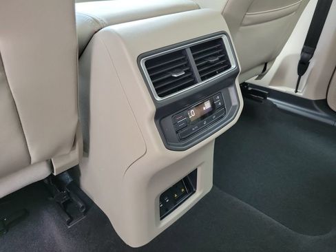 Used 2024 Volkswagen Atlas SE FWD image 14