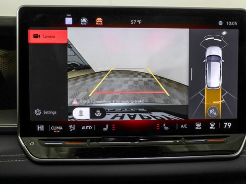 Used 2025 Volkswagen Tiguan SE w/ Panoramic Sunroof Package image 8