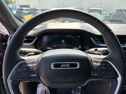 Used 2023 Jeep Grand Cherokee L Laredo AWD/4WD image 21