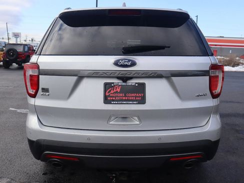 Used 2017 Ford Explorer XLT w/ Equipment Group 202A image 31