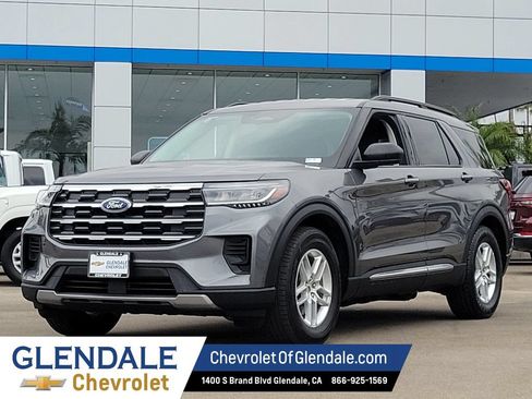 Used 2025 Ford Explorer Active RWD image 15