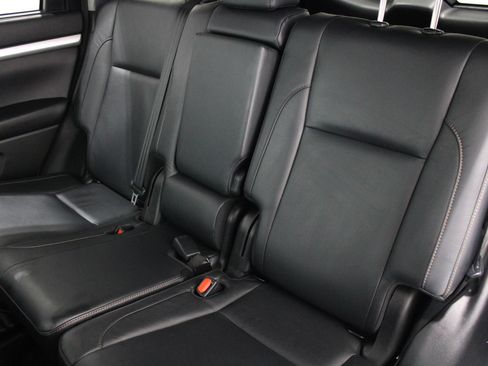 Used 2018 Toyota Highlander XLE AWD/4WD image 18