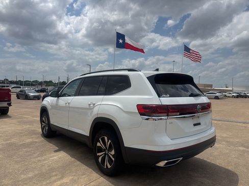 Used 2024 Volkswagen Atlas SE FWD image 16