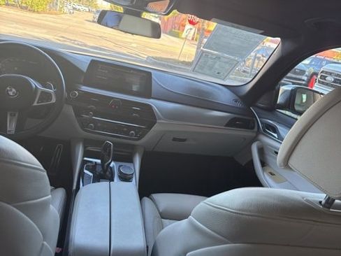 Used 2020 BMW M550i xDrive w/ Executive Package image 28