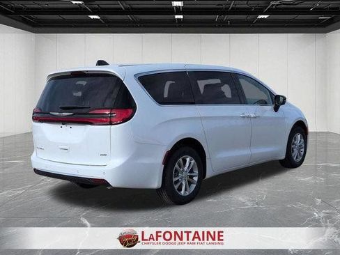 New 2026 Chrysler Pacifica Select AWD/4WD image 5