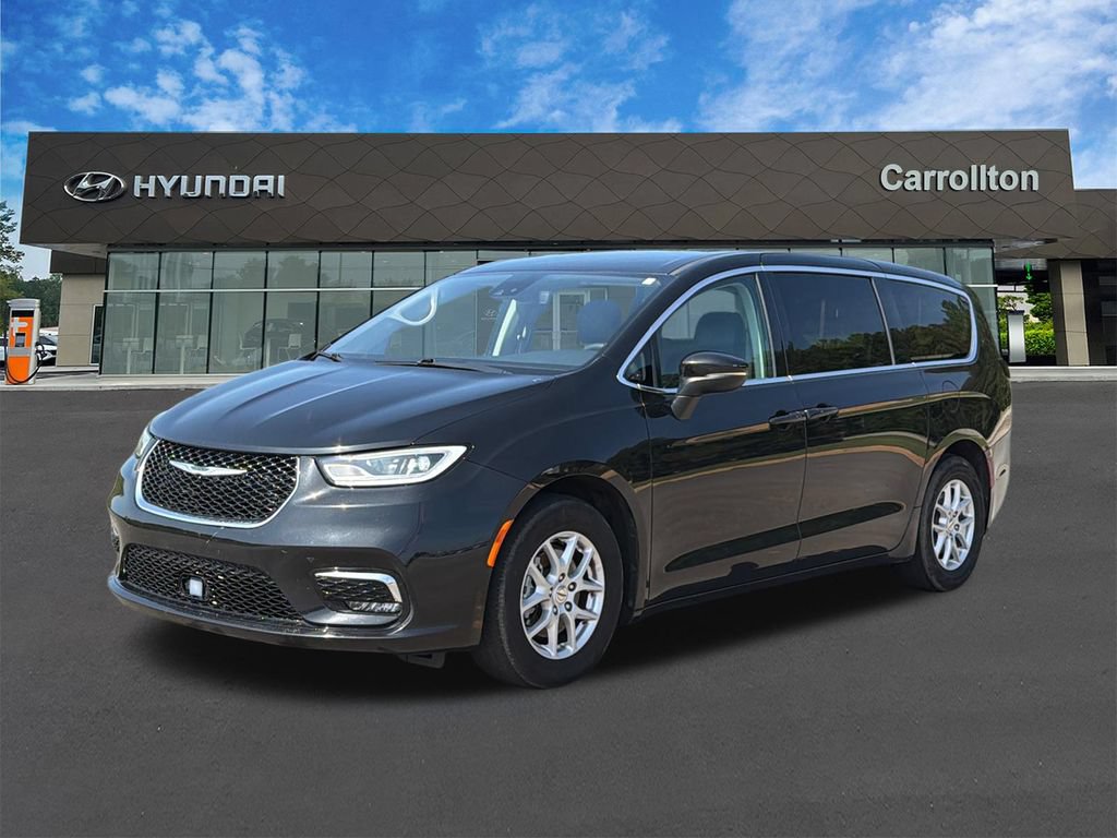 Used 2023 Chrysler Pacifica Touring-L FWD image 1