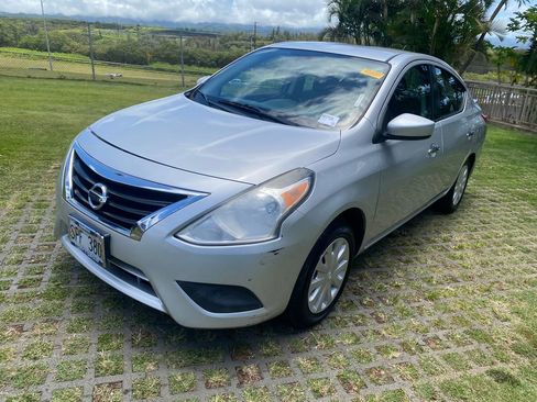 Used 2015 Nissan Versa SV FWD image 3