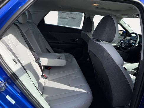 New 2025 Hyundai Elantra Limited image 18