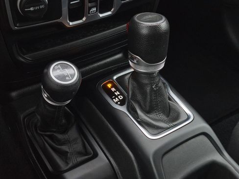 Used 2023 Jeep Gladiator Sport AWD/4WD image 25