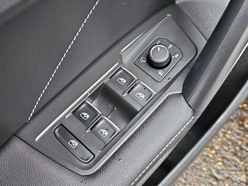 Used 2024 Volkswagen Tiguan SEL R-Line image 10