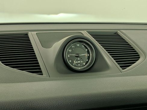 Certified 2023 Porsche Macan AWD/4WD image 28
