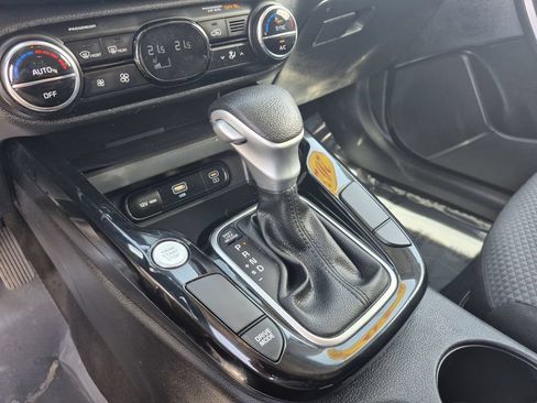 Used 2023 Kia Soul S FWD image 11