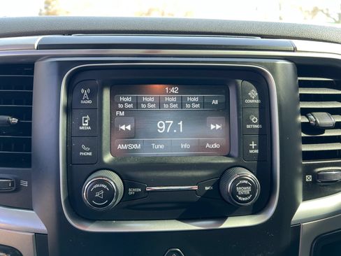 Used 2017 RAM 1500 Classic SLT AWD/4WD image 15