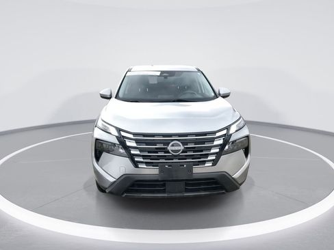 Used 2024 Nissan Rogue SV AWD/4WD image 3