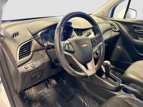 Used 2019 Chevrolet Trax LT w/ Driver Confidence Package image 9