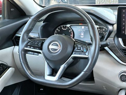Used 2024 Nissan Altima 2.5 SL FWD image 27