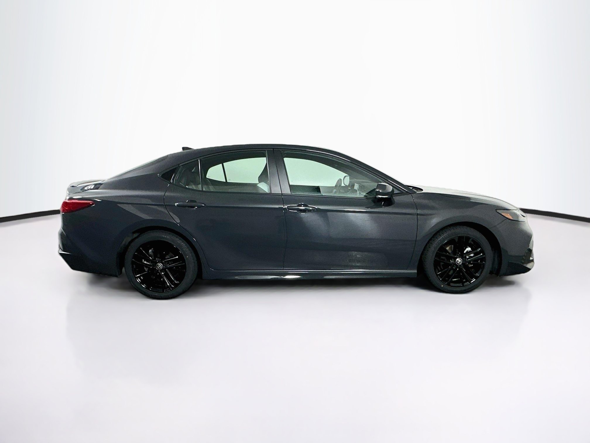 Used 2025 Toyota Camry SE FWD image 10