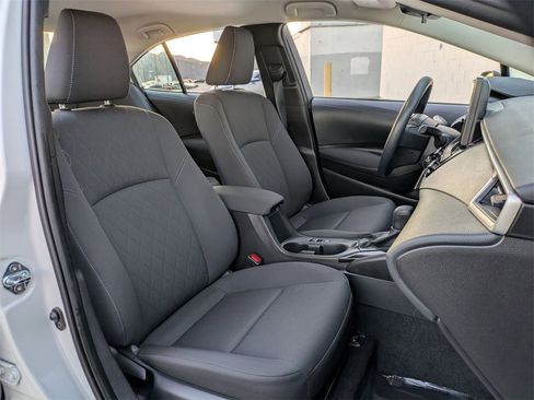 Used 2025 Toyota Corolla LE image 28