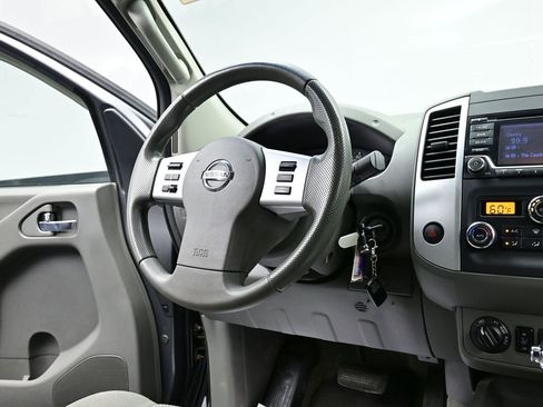 Used 2016 Nissan Frontier SV image 4