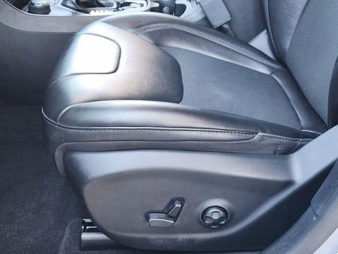 Certified 2021 Jeep Cherokee Latitude Plus AWD/4WD image 21