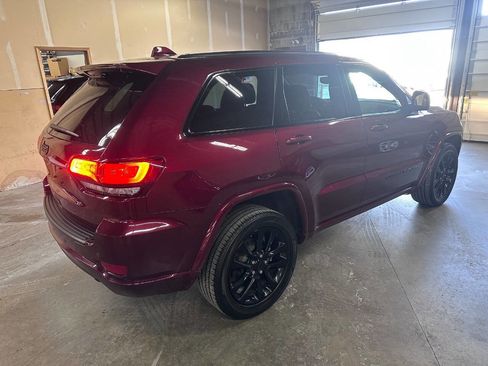 Used 2022 Jeep Grand Cherokee Laredo X image 3