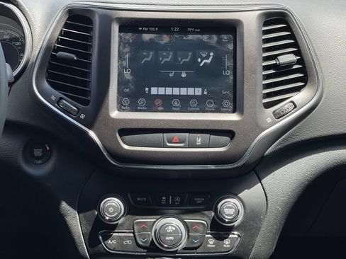 Used 2022 Jeep Cherokee Trailhawk w/ Comfort/Convenience Group AWD/4WD image 36
