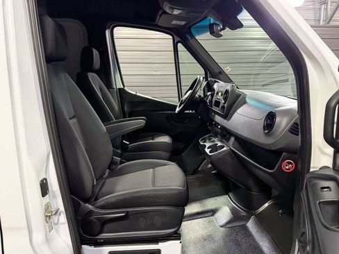 Used 2020 Mercedes-Benz Sprinter 2500 image 18