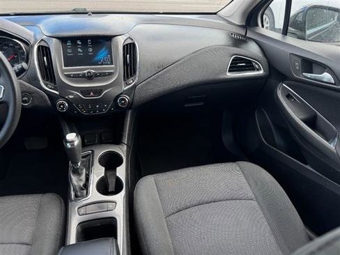 Used 2018 Chevrolet Cruze LT w/ Convenience Package image 12