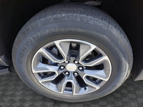 Certified 2023 Chevrolet Suburban LT w/ LT Signature Plus Package image 16