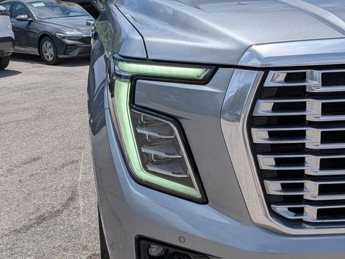 Used 2025 GMC Yukon XL Denali AWD/4WD image 9